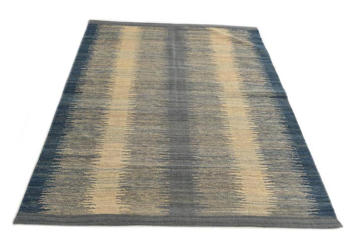 Detail image of 4' 5 x 5' 10 Hand Woven Kilim Modern Wool Rug