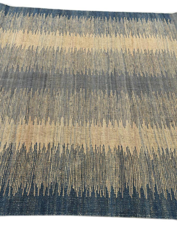 Detail image of 4' 5 x 5' 10  Hand Woven Kilim Modern Wool Rug