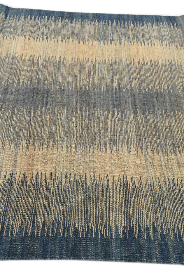 Detail image of 4' 5 x 5' 10 Hand Woven Kilim Modern Wool Rug
