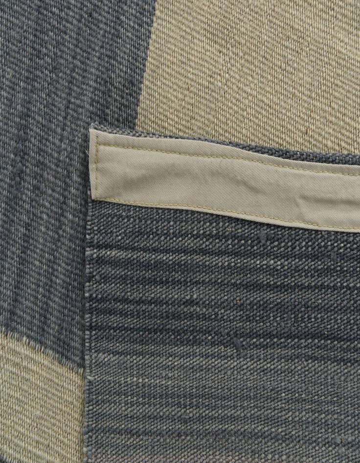 Detail image of 4' 1 x 5' 10  Hand Woven Kilim Modern Wool Rug