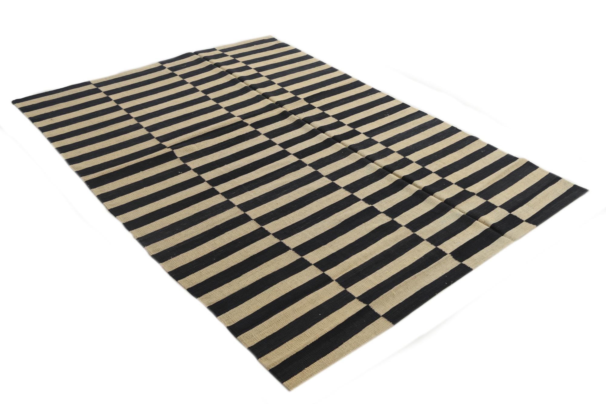 5' 9 x 7' 9 Hand Woven Kilim Modern Wool Rug