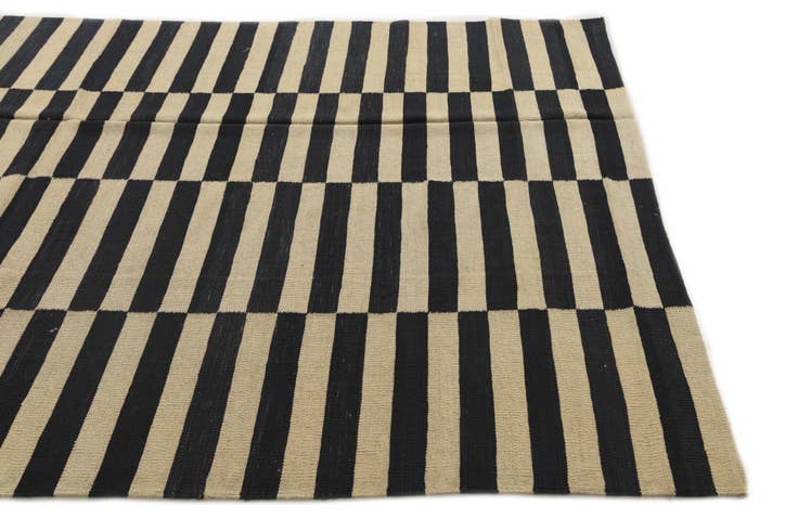 Detail image of 5' 9 x 7' 9 Hand Woven Kilim Modern Wool Rug