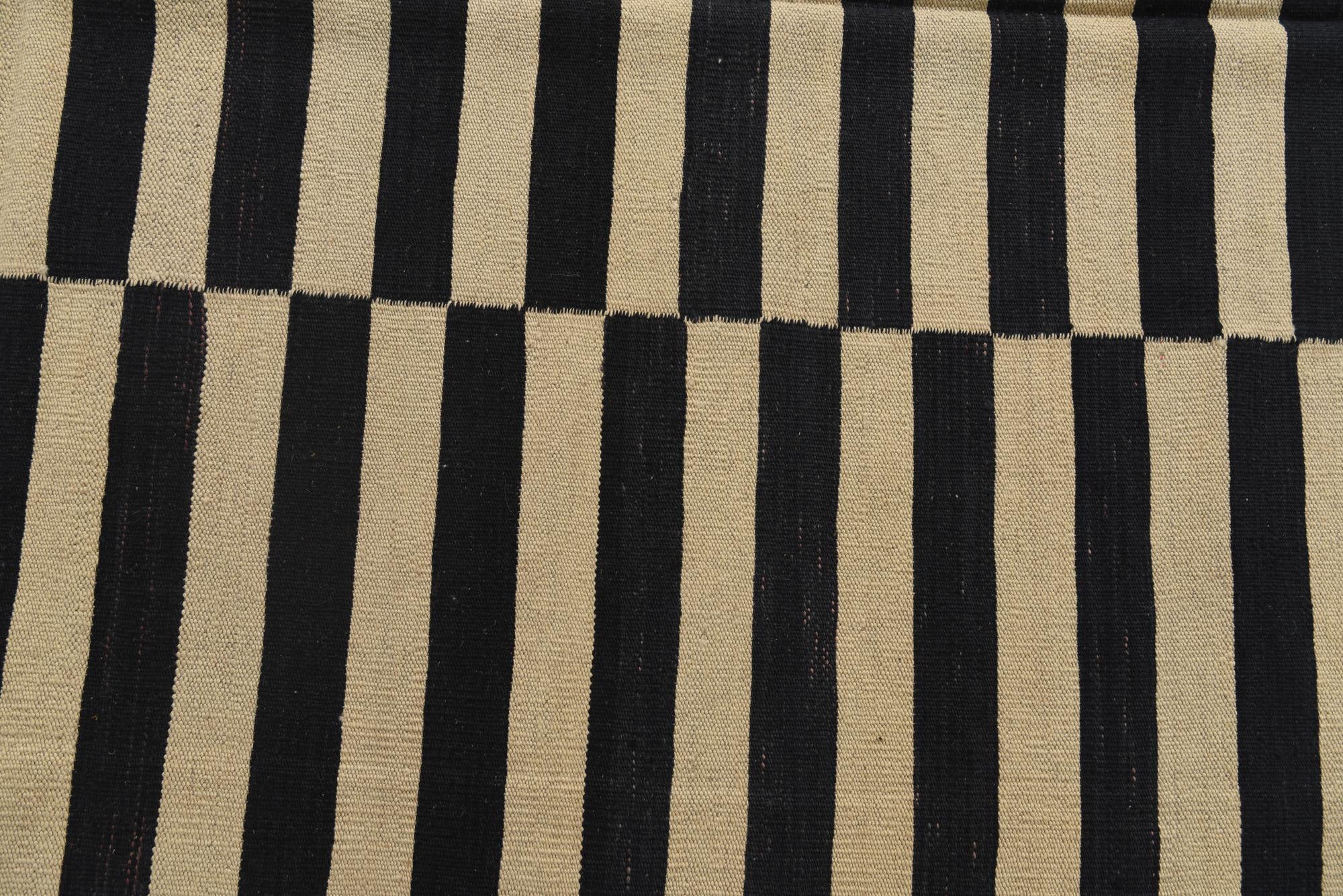 5' 9 x 7' 9 Hand Woven Kilim Modern Wool Rug