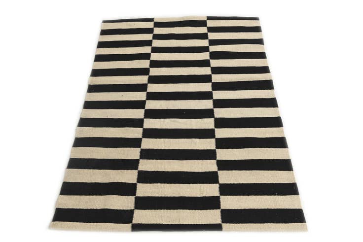 Detail image of 3' 3 x 4' 9 Hand Woven Kilim Modern Wool Rug