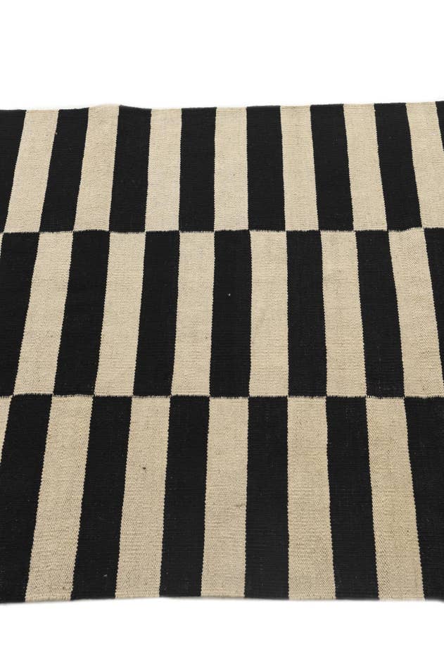 Detail image of 3' 3 x 4' 9 Hand Woven Kilim Modern Wool Rug