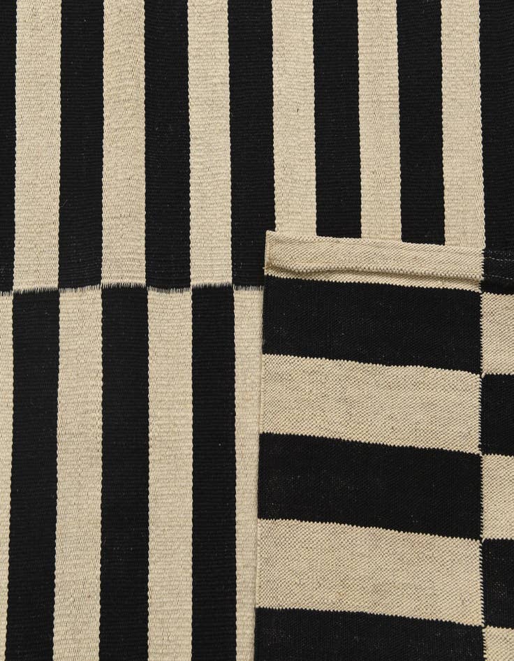 Detail image of 3' 3 x 4' 9  Hand Woven Kilim Modern Wool Rug