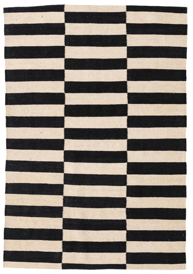 Detail image of 3' 3 x 4' 9 Hand Woven Kilim Modern Wool Rug