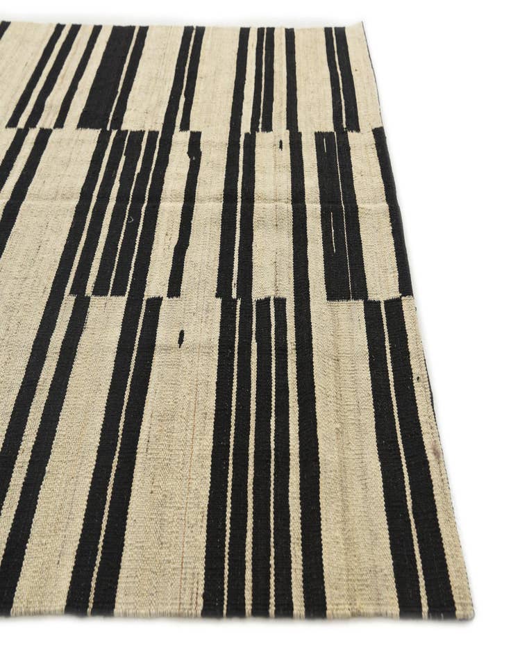 Detail image of 4' 4 x 5' 7  Hand Woven Kilim Modern Wool Rug
