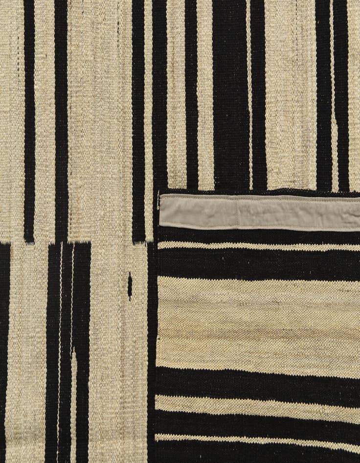 Detail image of 4' 4 x 5' 7  Hand Woven Kilim Modern Wool Rug