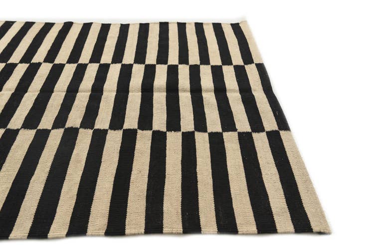 Detail image of 3' 6 x 4' 8 Hand Woven Kilim Modern Wool Rug