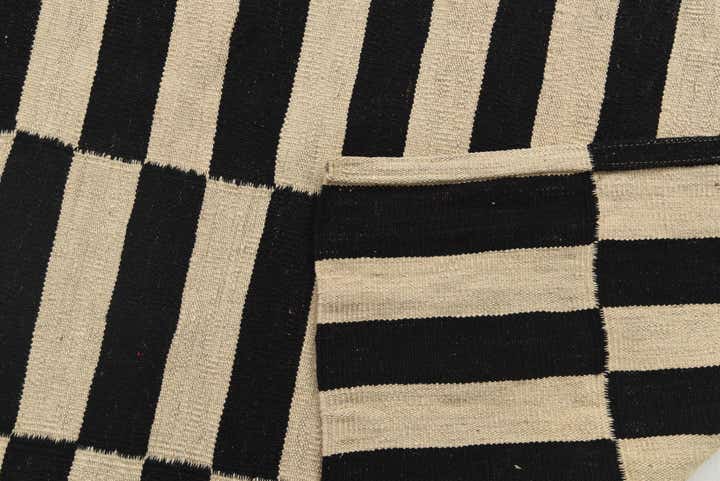 2' 9 x 3' 10 Hand Woven Kilim Modern Wool Rug