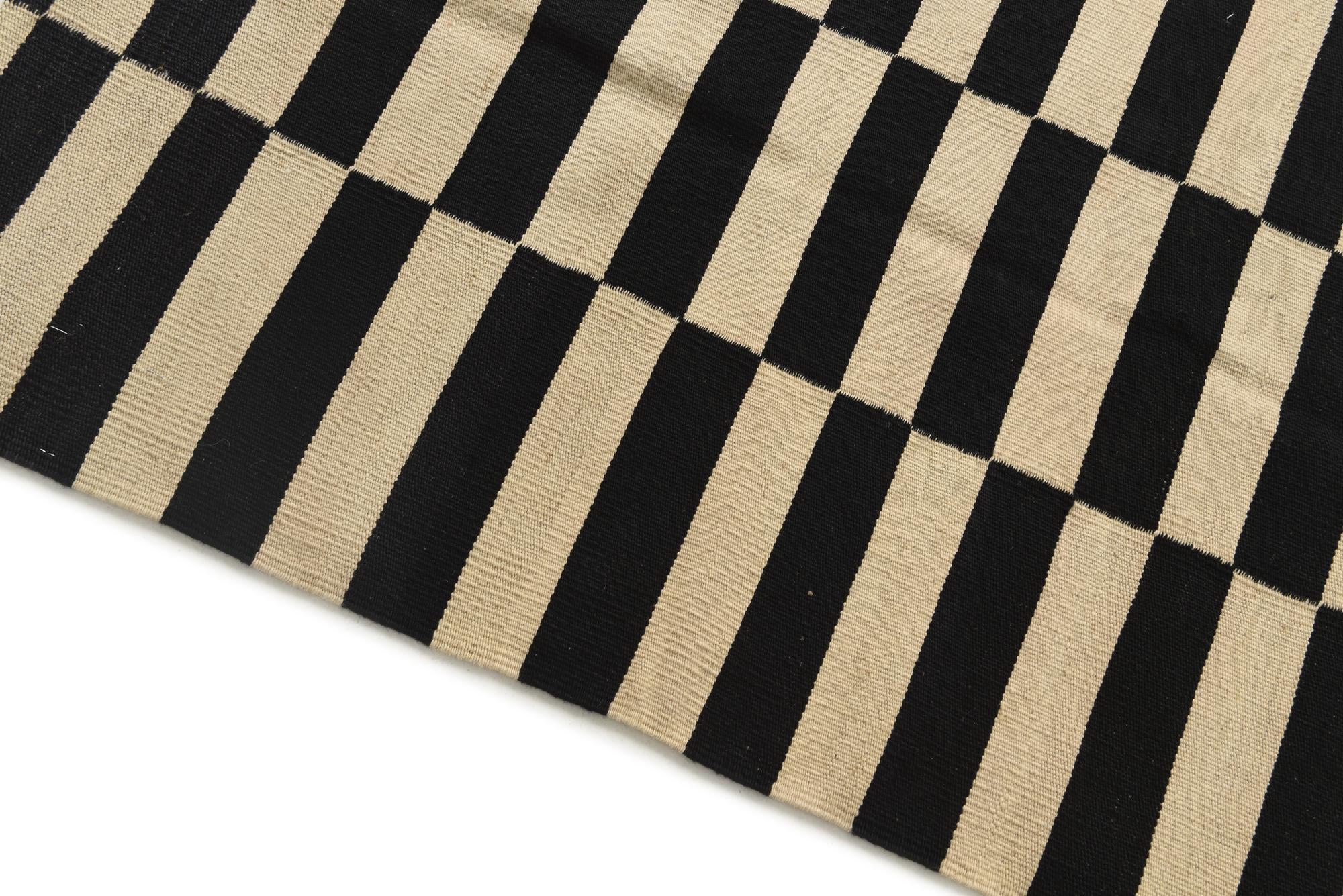 2' 8 x 3' 9 Hand Woven Kilim Modern Wool Rug