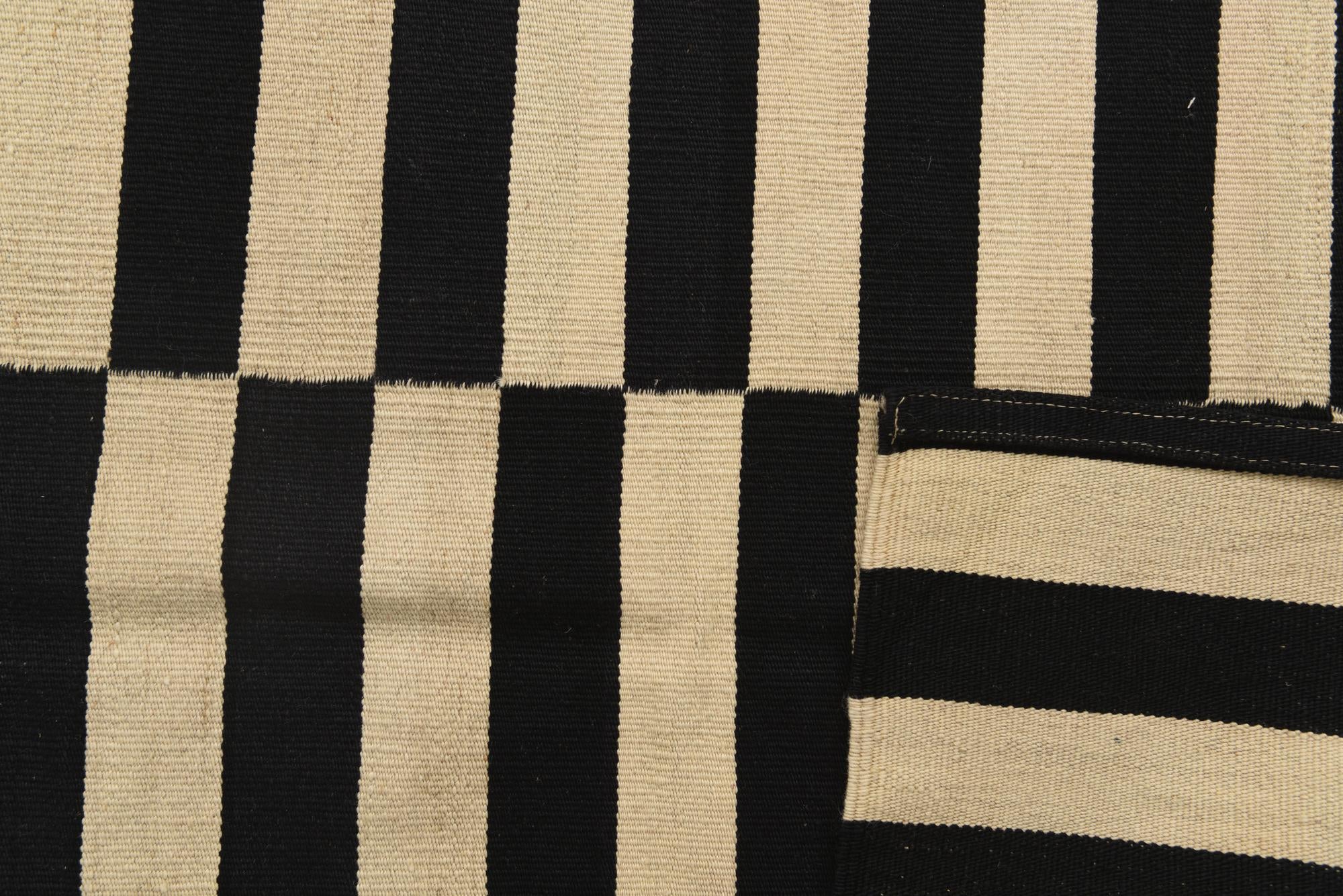 2' 8 x 3' 9 Hand Woven Kilim Modern Wool Rug