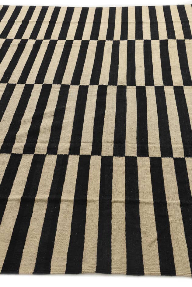 Detail image of 8' 5 x 9' 8 Hand Woven Kilim Modern Wool Rug