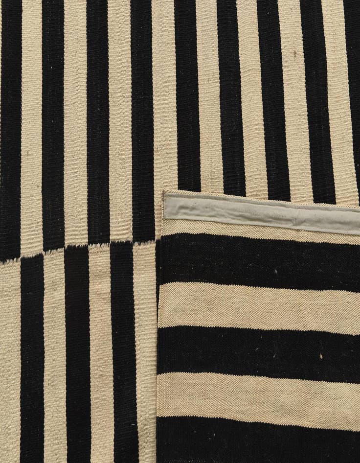 Detail image of 8' 5 x 9' 8  Hand Woven Kilim Modern Wool Rug