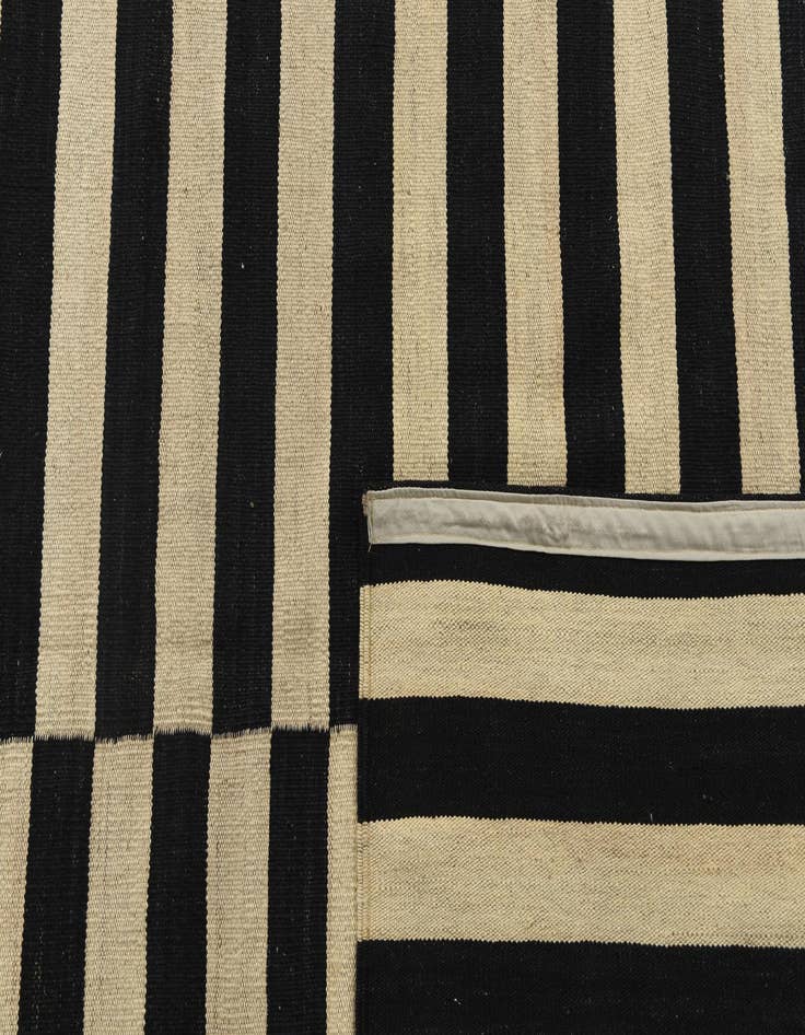 Detail image of 8' 7 x 11' 3  Hand Woven Kilim Modern Wool Rug