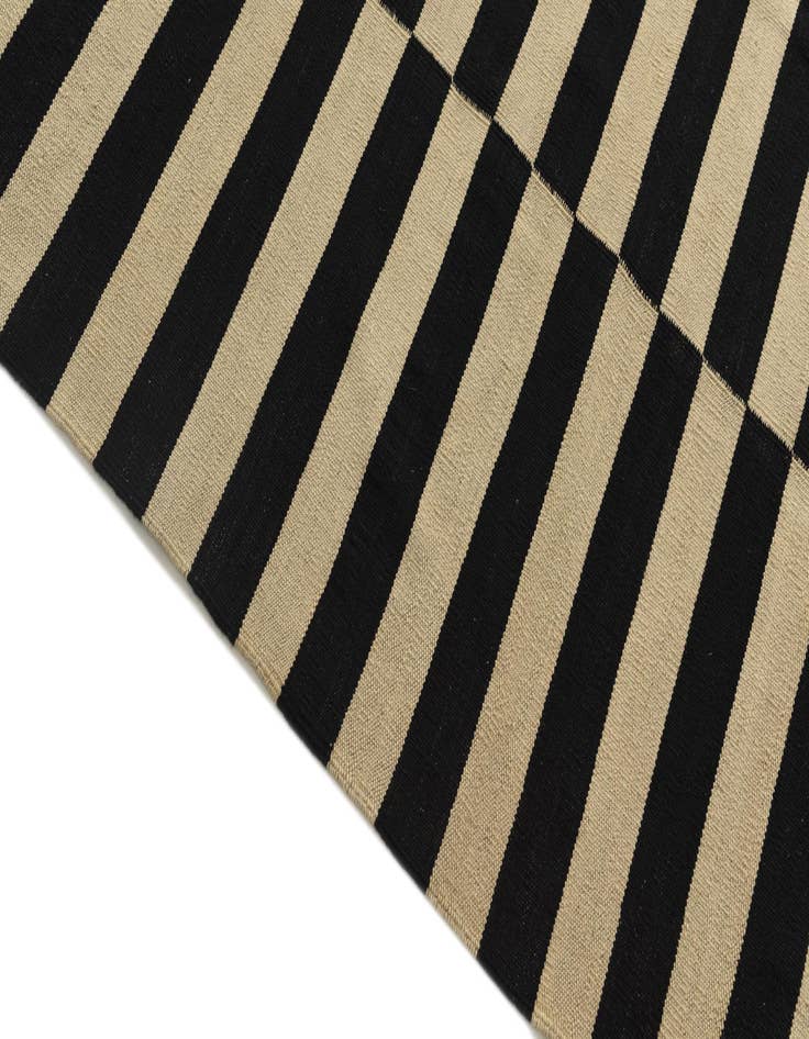 Detail image of 6' 8 x 9' 10  Hand Woven Kilim Modern Wool Rug