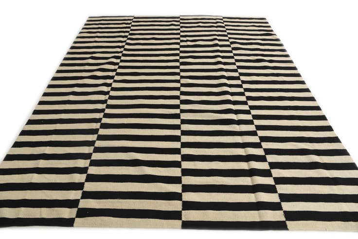 Detail image of 8' 1 x 9' 7 Hand Woven Kilim Modern Wool Rug