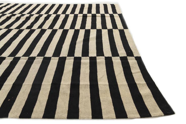 Detail image of 8' 1 x 9' 7 Hand Woven Kilim Modern Wool Rug