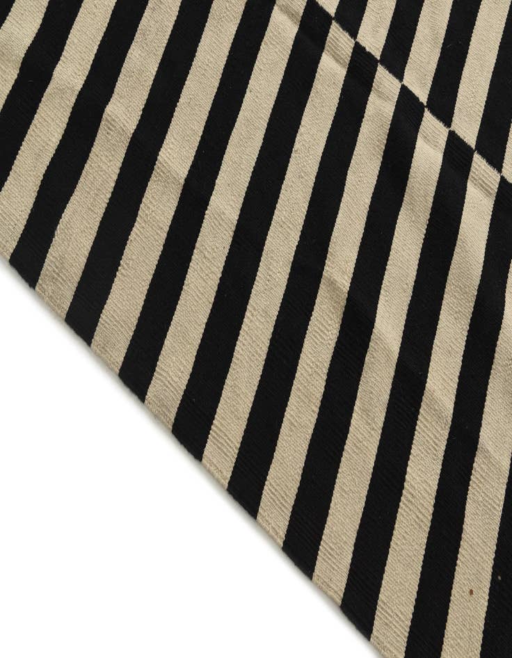 Detail image of 8' 1 x 9' 7  Hand Woven Kilim Modern Wool Rug