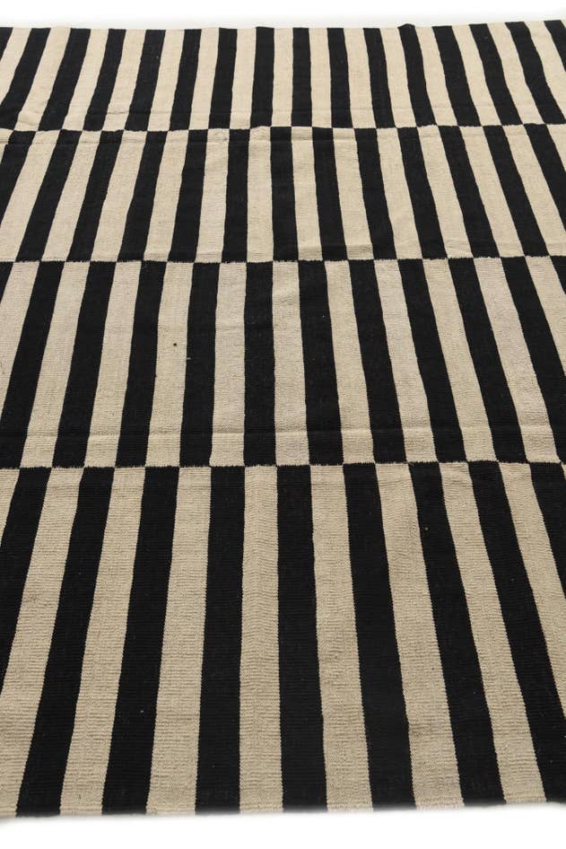 Detail image of 8' 7 x 9' 7 Hand Woven Kilim Modern Wool Rug