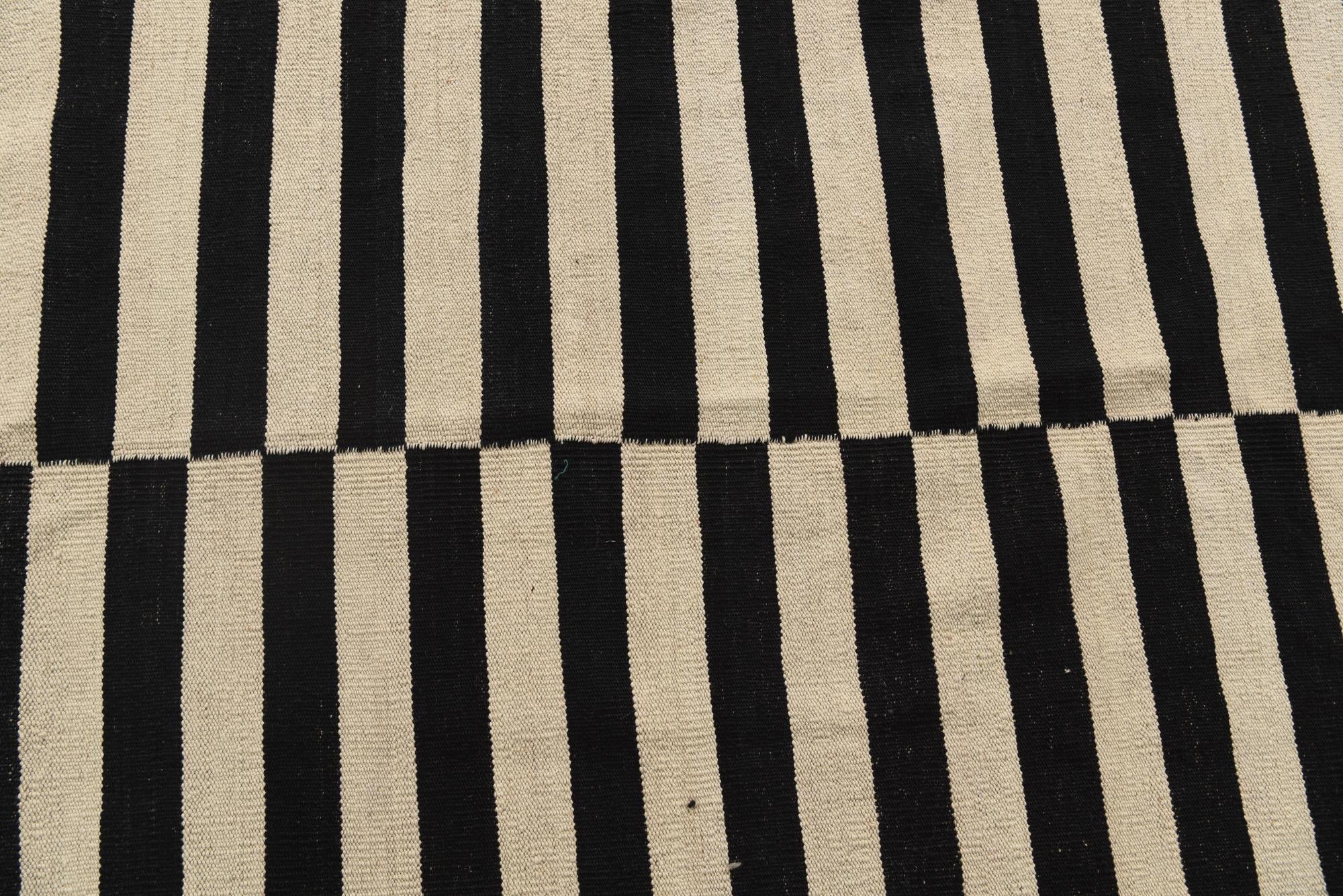 8' 7 x 9' 7 Hand Woven Kilim Modern Wool Rug