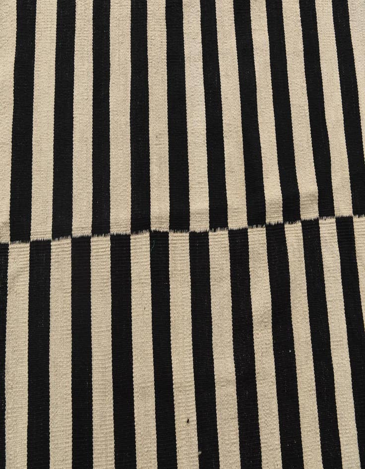 Detail image of 8' 7 x 9' 7  Hand Woven Kilim Modern Wool Rug