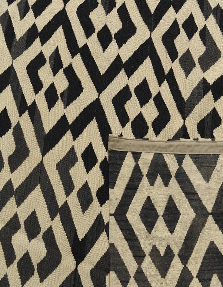 Detail image of 8' 6 x 11' 4  Hand Woven Kilim Modern Wool Rug