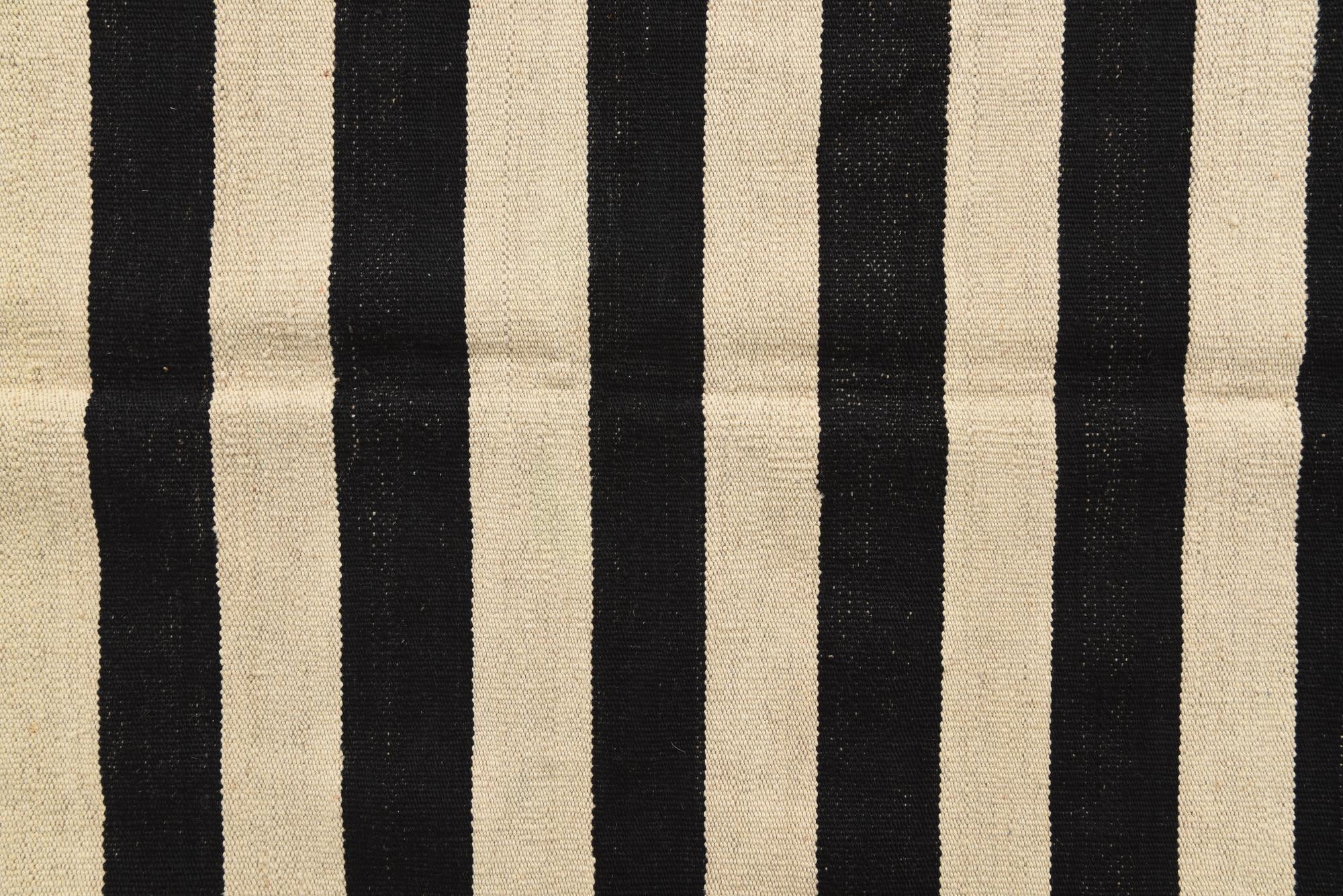 5' 6 x 8' Hand Woven Kilim Modern Wool Rug