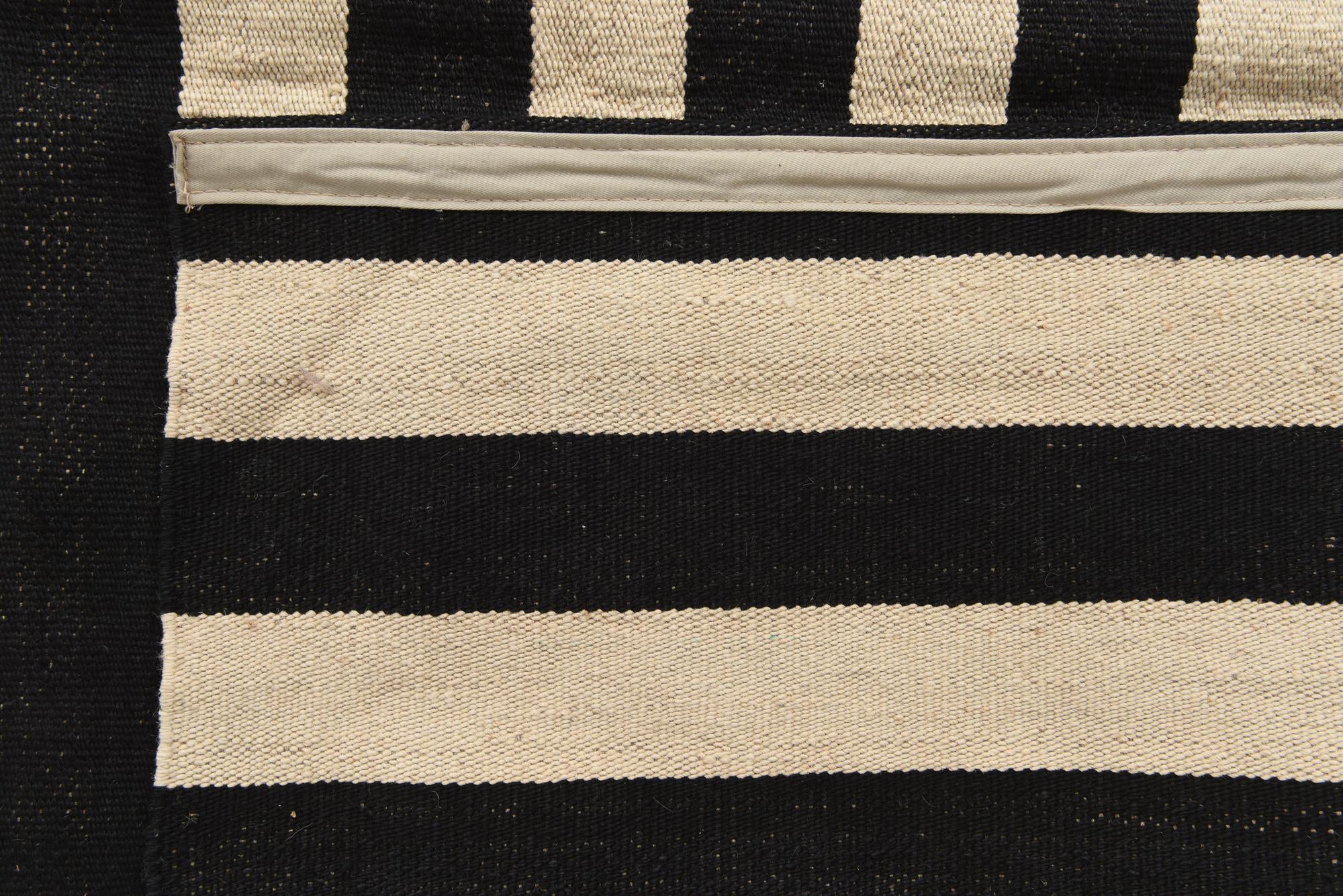 5' 6 x 8' Hand Woven Kilim Modern Wool Rug