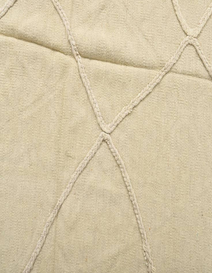 Detail image of 5' 6 x 8'  Hand Woven Kilim Modern Wool Rug