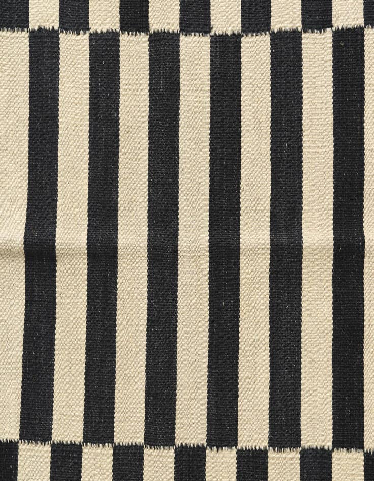 Detail image of 4' 3 x 5' 10  Hand Woven Kilim Modern Wool Rug