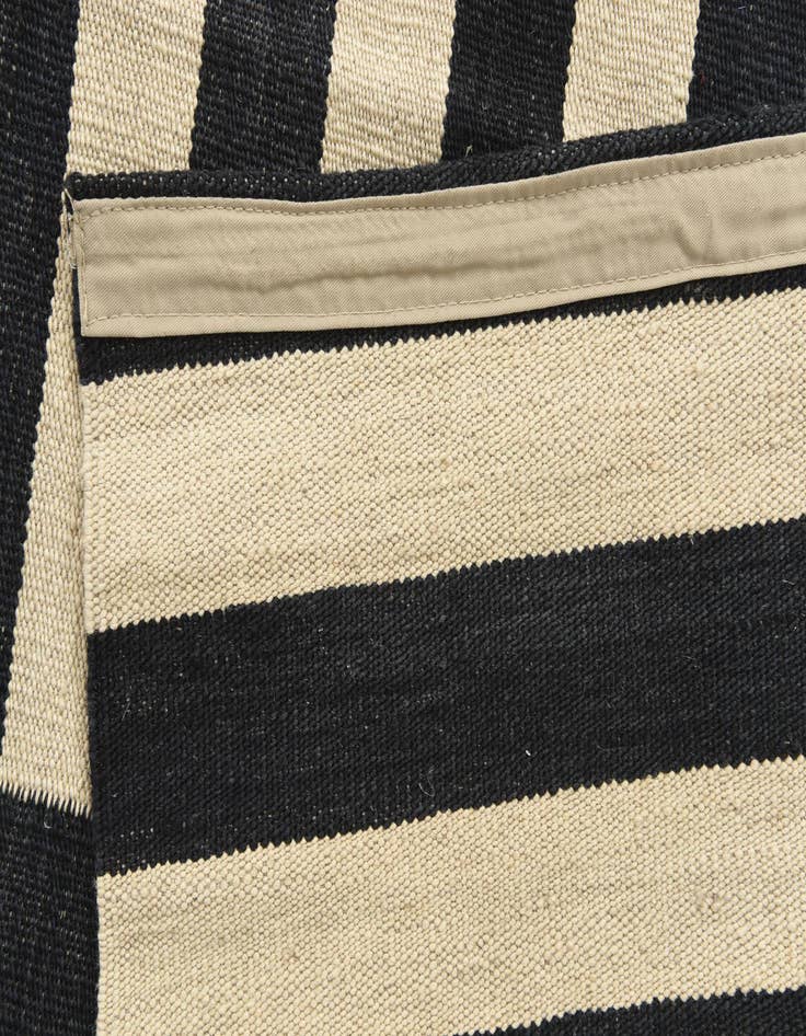 Detail image of 4' 3 x 5' 10  Hand Woven Kilim Modern Wool Rug