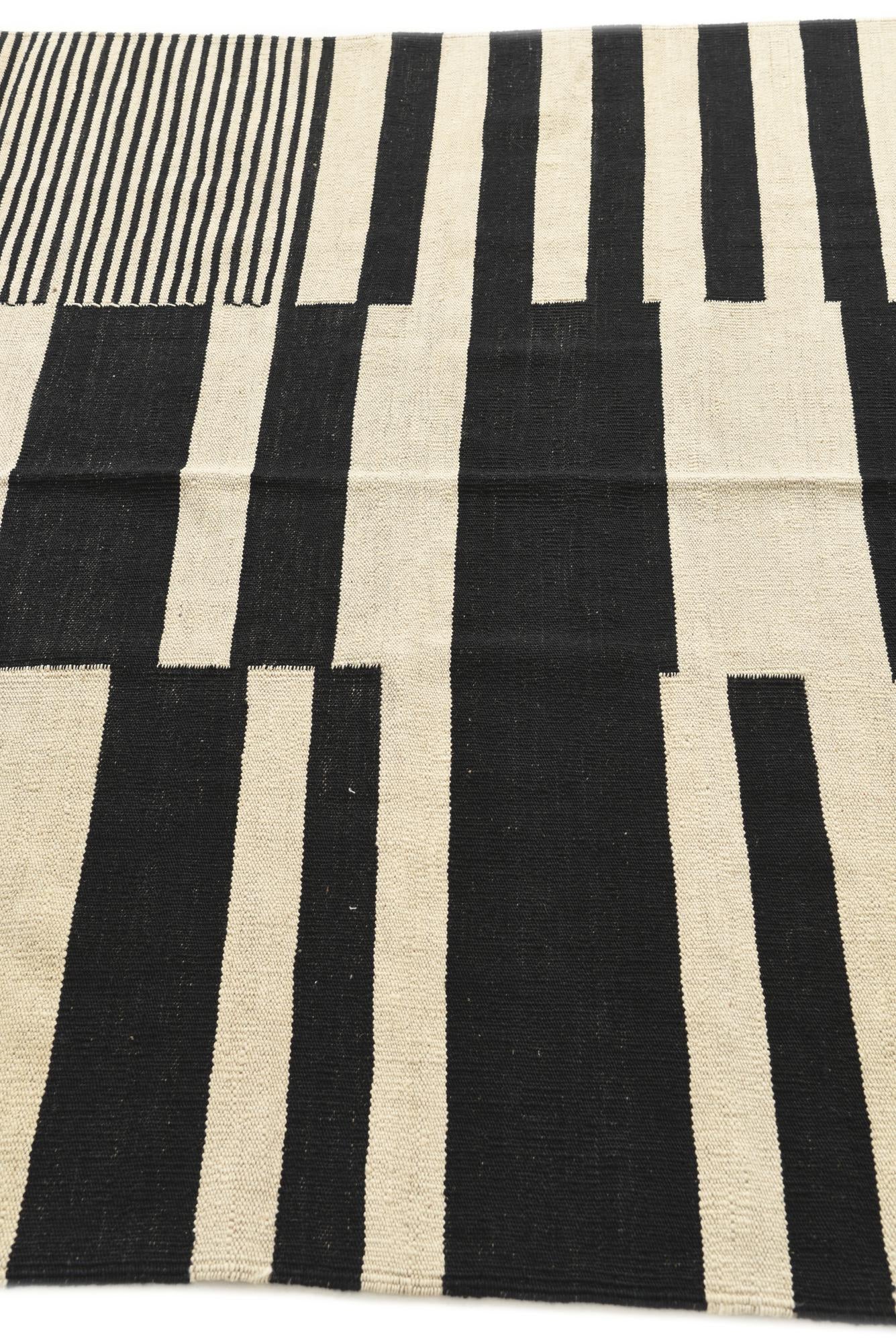 5' 1 x 6' 7 Hand Woven Kilim Modern Wool Rug