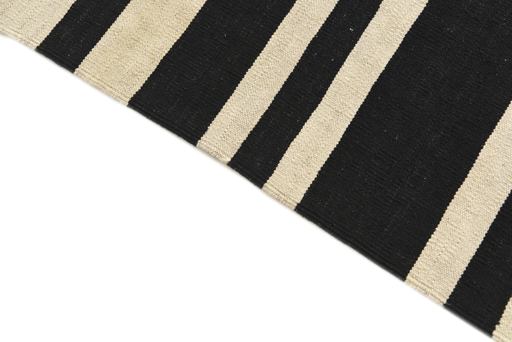 5' 1 x 6' 7 Hand Woven Kilim Modern Wool Rug