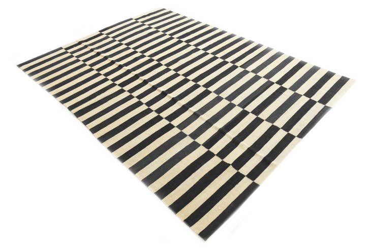 Detail image of 5' 9 x 7' 9 Hand Woven Kilim Modern Wool Rug