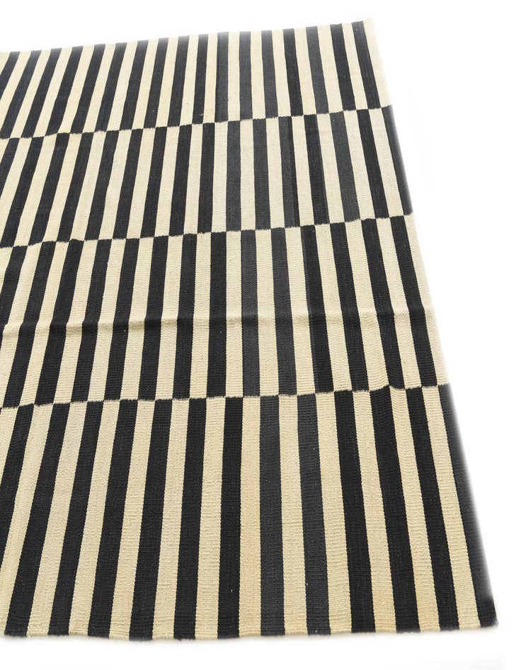 Detail image of 5' 9 x 7' 9  Hand Woven Kilim Modern Wool Rug