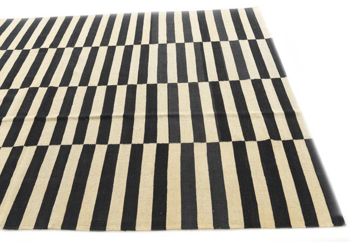 Detail image of 5' 9 x 7' 9 Hand Woven Kilim Modern Wool Rug