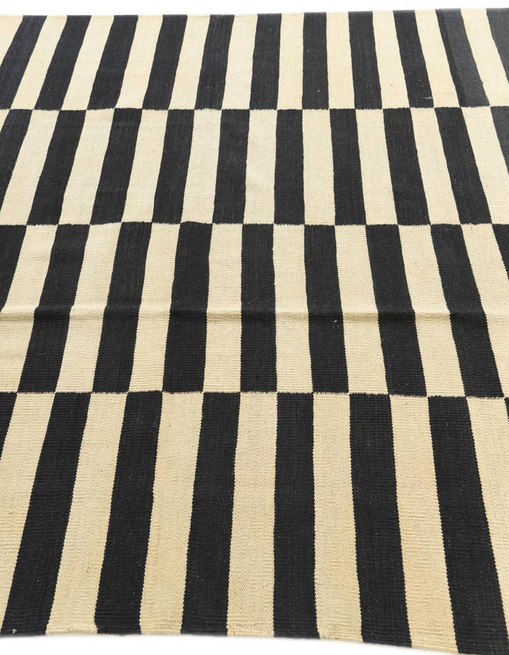 Detail image of 5' 9 x 7' 9  Hand Woven Kilim Modern Wool Rug