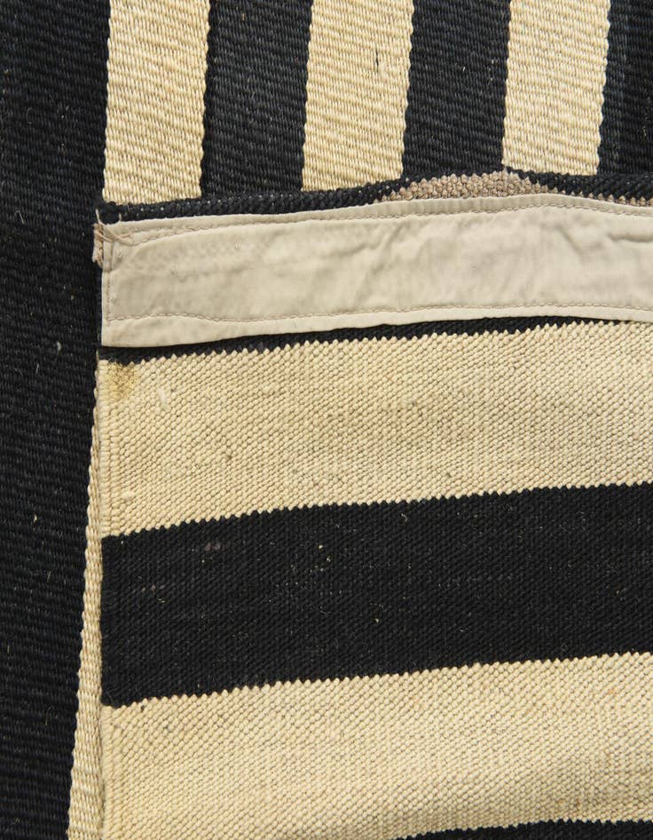 Detail image of 5' 9 x 7' 9  Hand Woven Kilim Modern Wool Rug