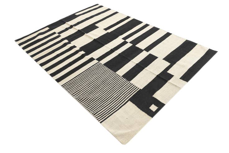 Detail image of 5' x 7' Hand Woven Kilim Modern Wool Rug
