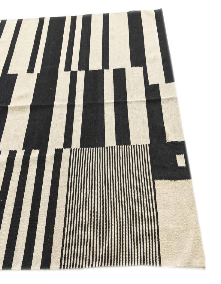 Detail image of 5' x 7' Hand Woven Kilim Modern Wool Rug