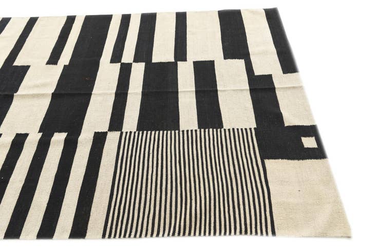 Detail image of 5' x 7' Hand Woven Kilim Modern Wool Rug