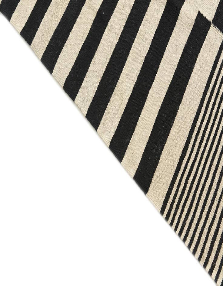 Detail image of 5' x 7' Hand Woven Kilim Modern Wool Rug