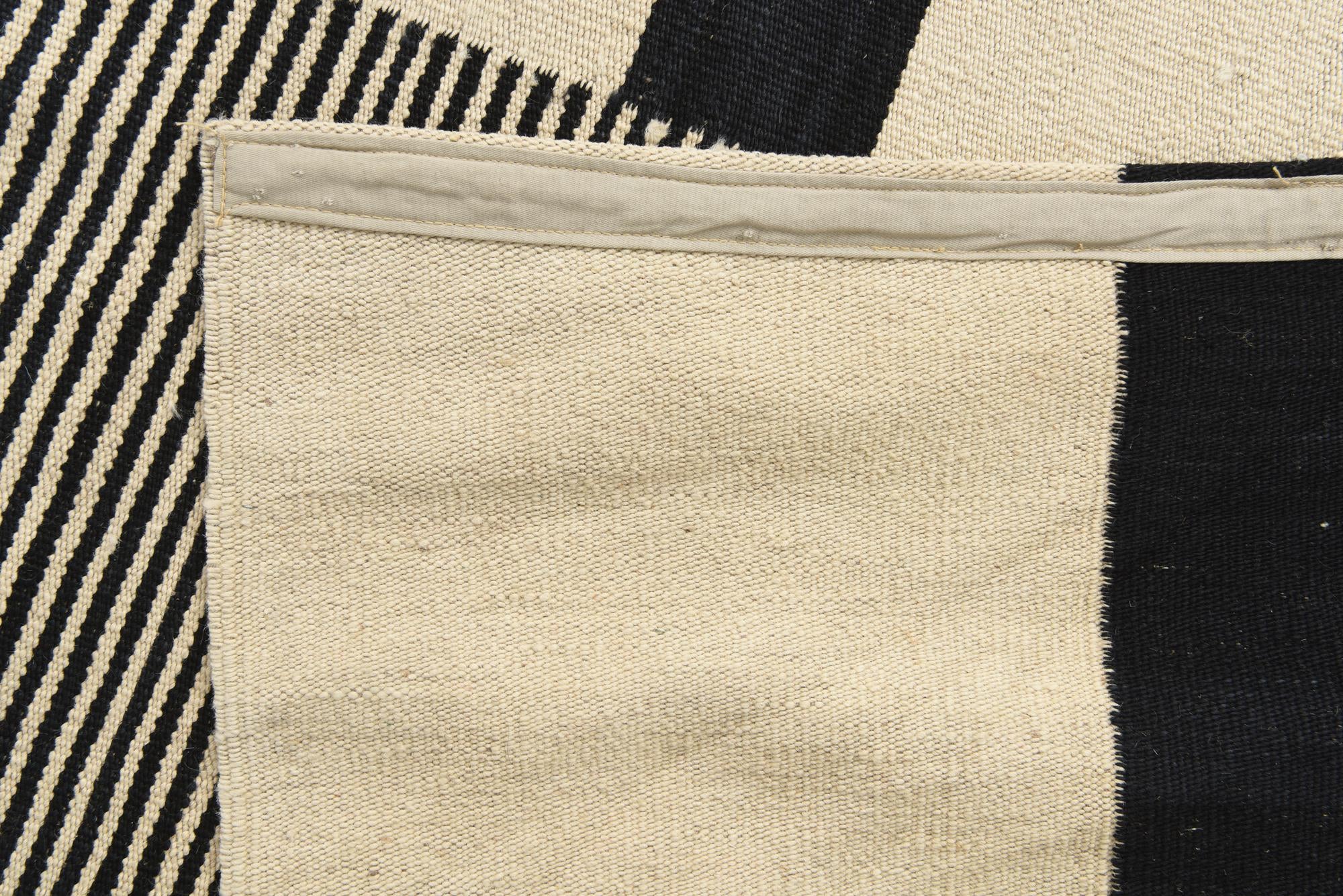 6' 9 x 9' 7 Hand Woven Kilim Modern Wool Rug