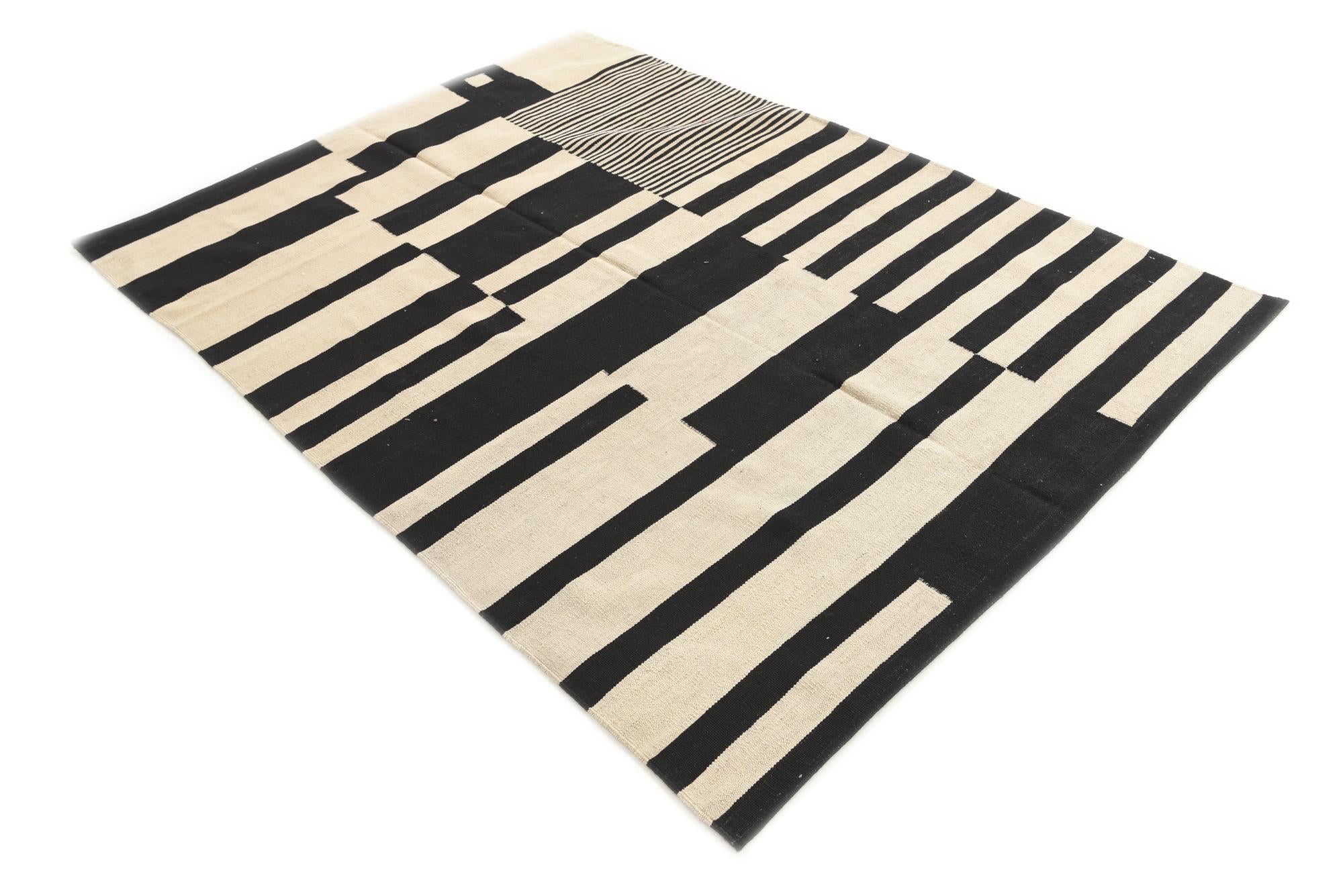 5' x 7' Hand Woven Kilim Modern Wool Rug