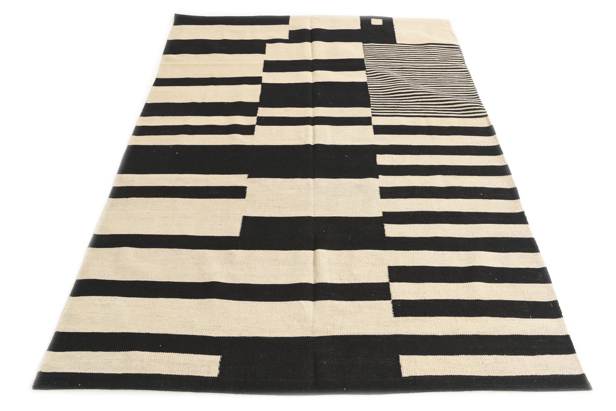 5' x 7' Hand Woven Kilim Modern Wool Rug