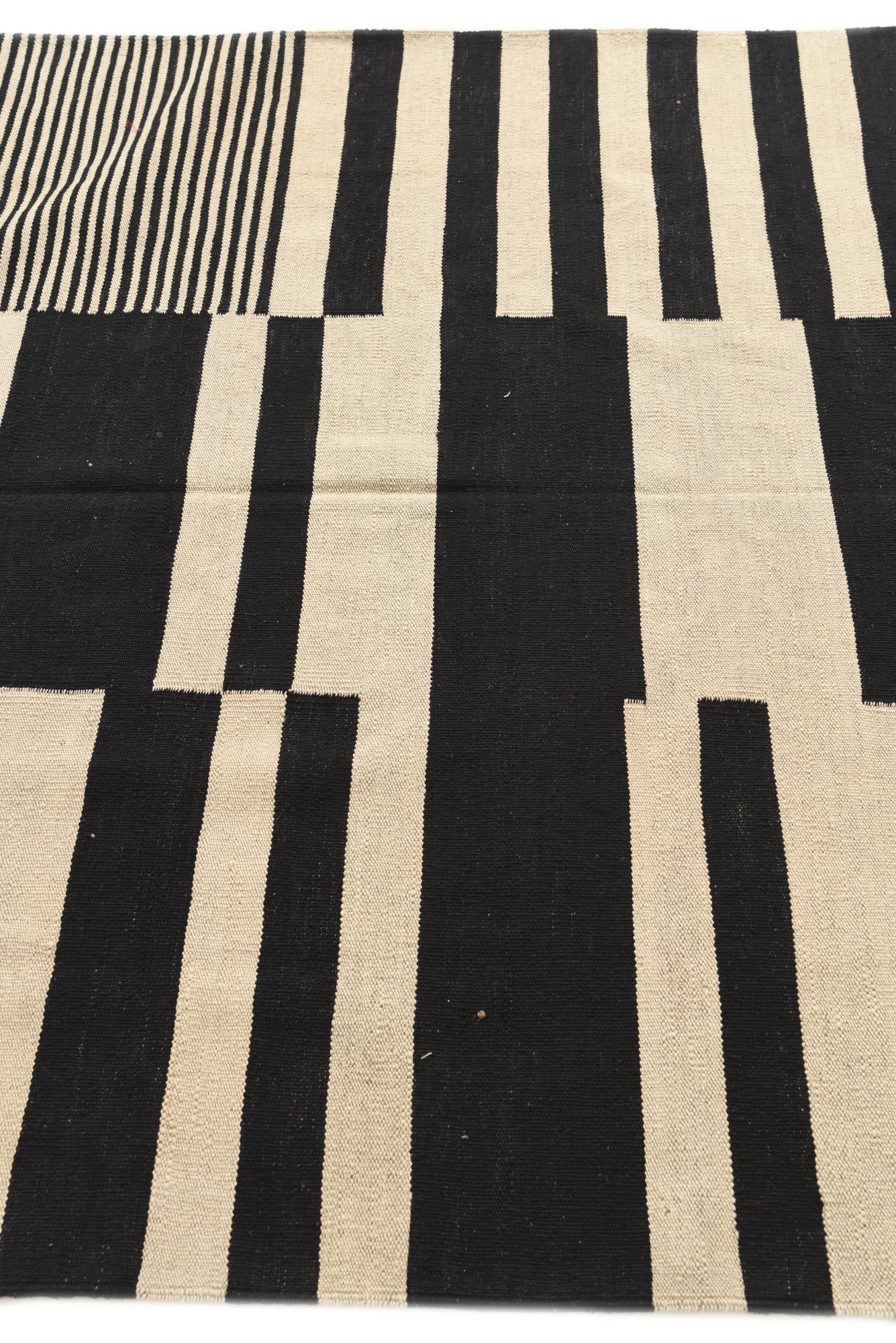 5' x 7' Hand Woven Kilim Modern Wool Rug