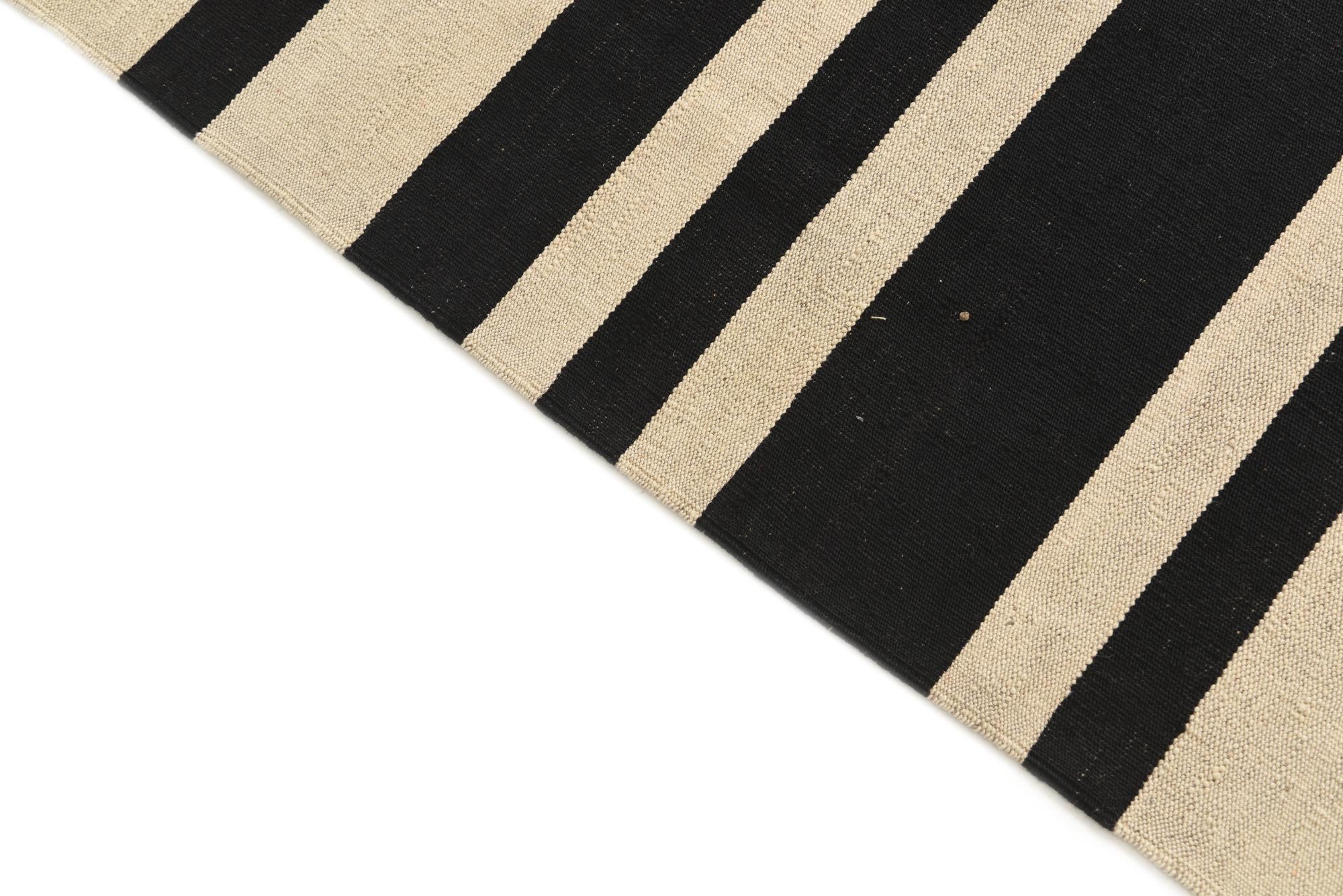 5' x 7' Hand Woven Kilim Modern Wool Rug