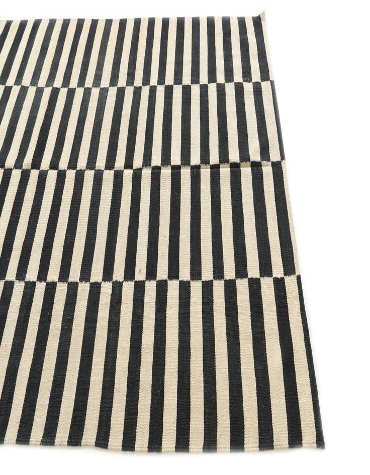 Detail image of 5' x 6' 4  Hand Woven Kilim Modern Wool Rug